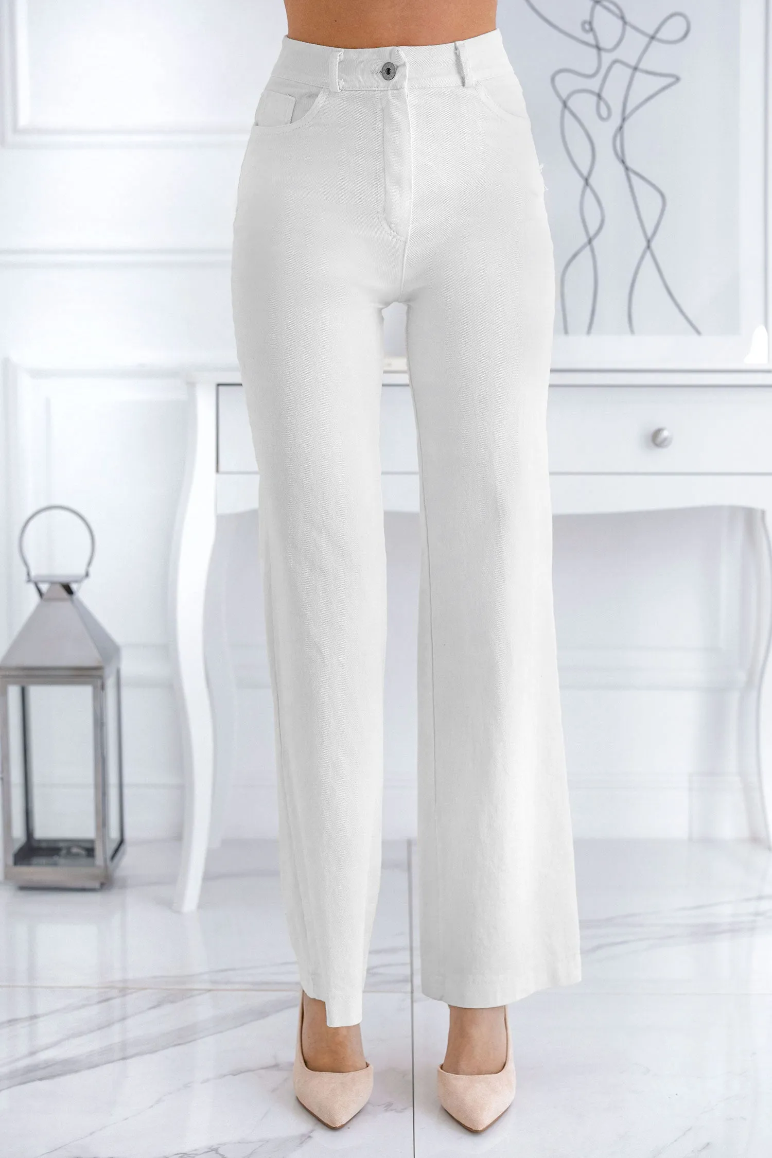 Pantalone bianco in cotone a zampa