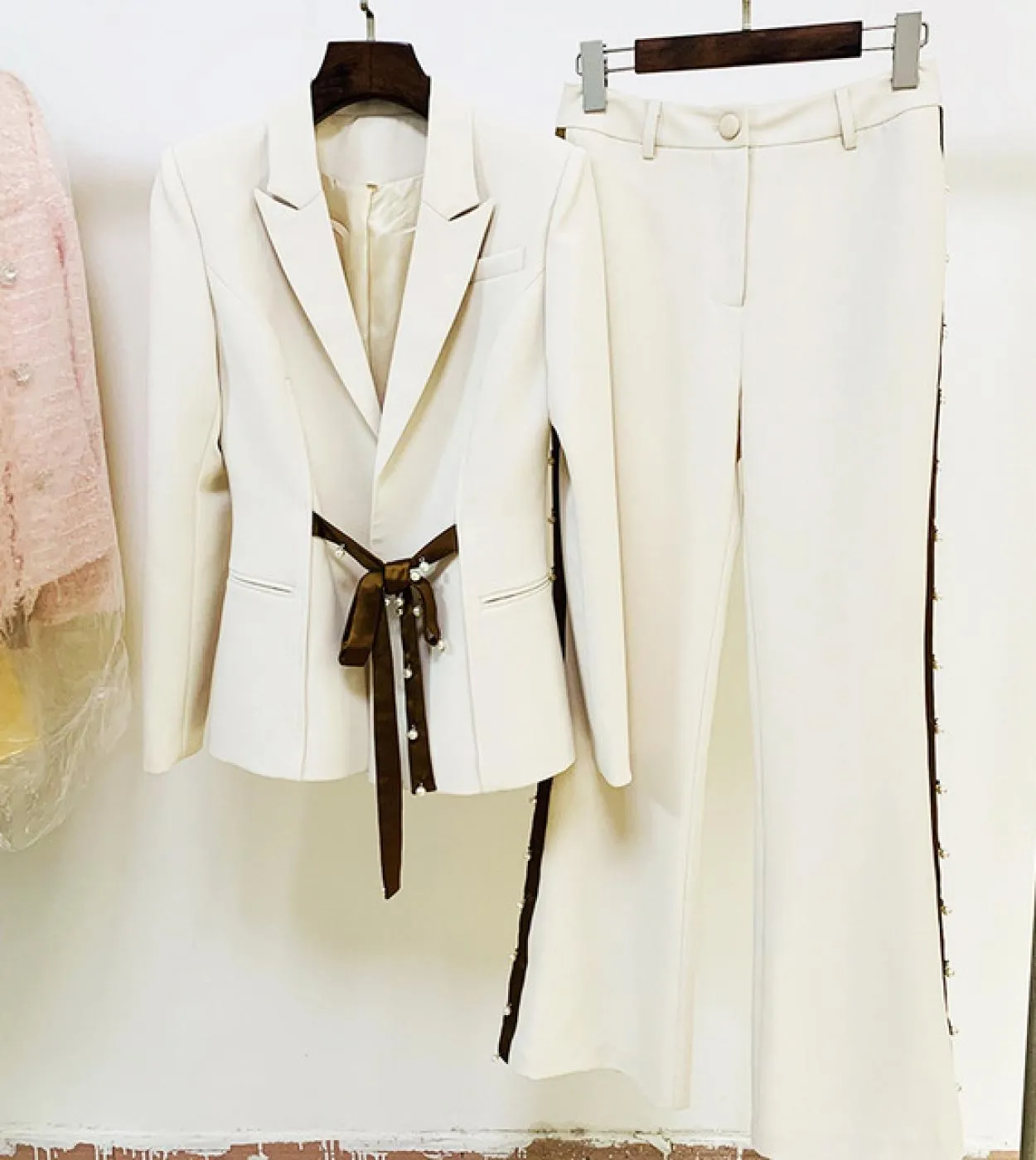 Pantaloni a zampa Blazer Tailleur pantalone Set due pezzi Office Ladies Donna Blazer con perline bianche beige  pantaloni lungh