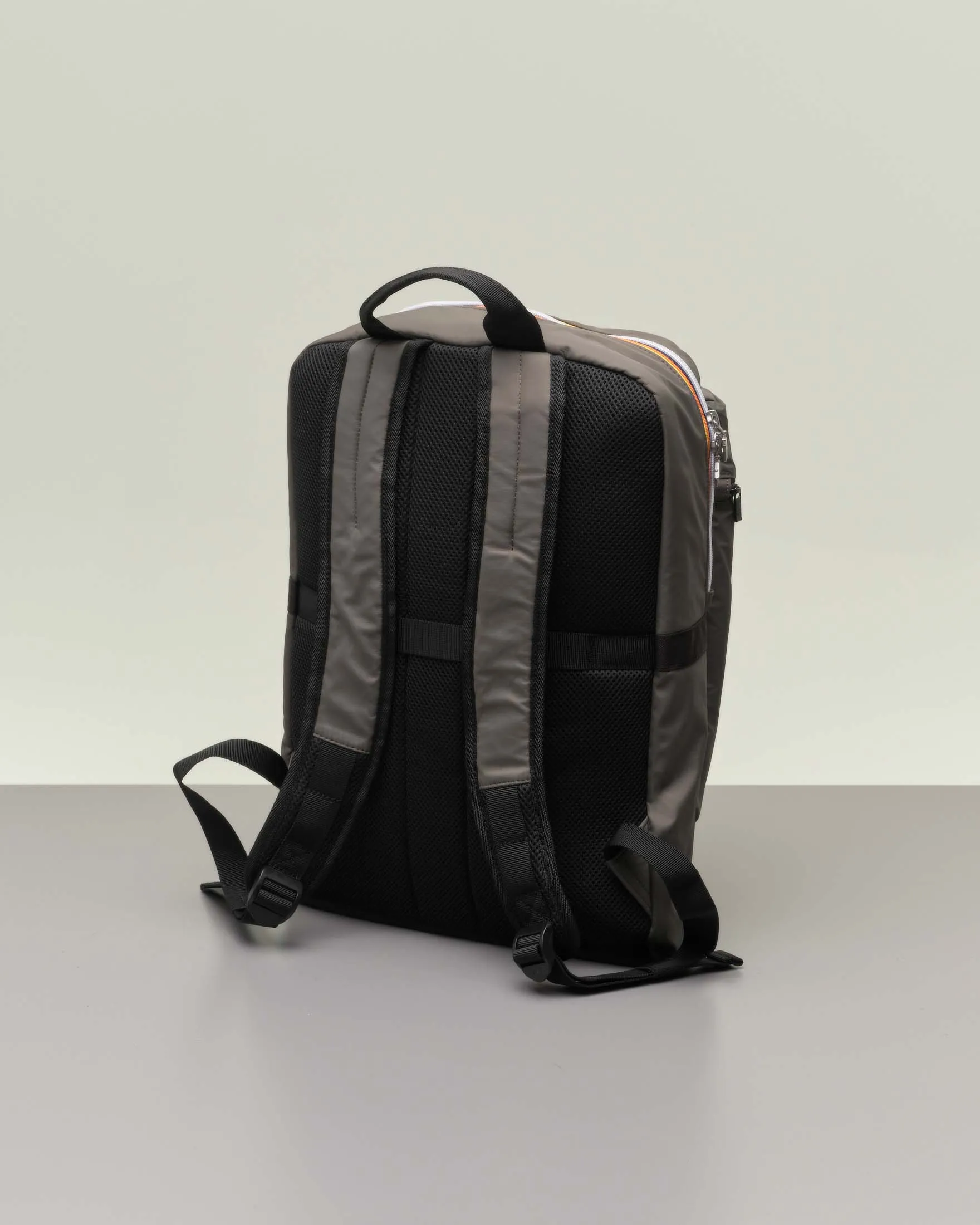 Zainetto Laon verde militare in nylon con tasca esterna